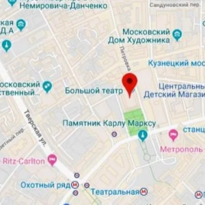 Що знаходиться біля великого театру-театр, ресторани, парковка